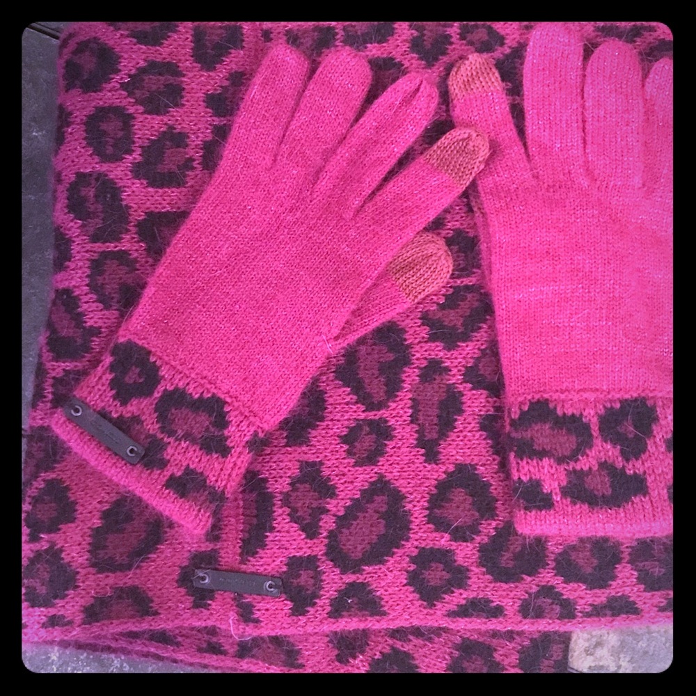 COACH Cozy pink scarf and gloves set, never worn